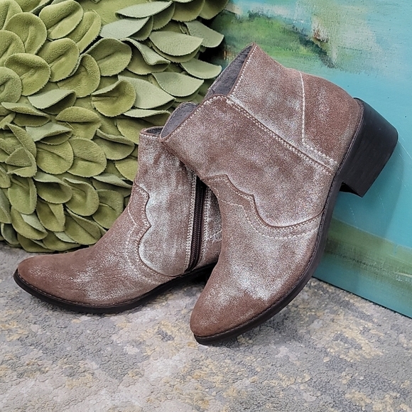 Seychelles Shoes - Seychelles Ankle Boots - Suede & Silver Metallic Chelsea Style Western